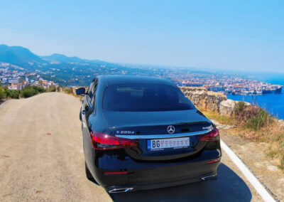 Luksuzni Mercedes E klase 2023 limo servis